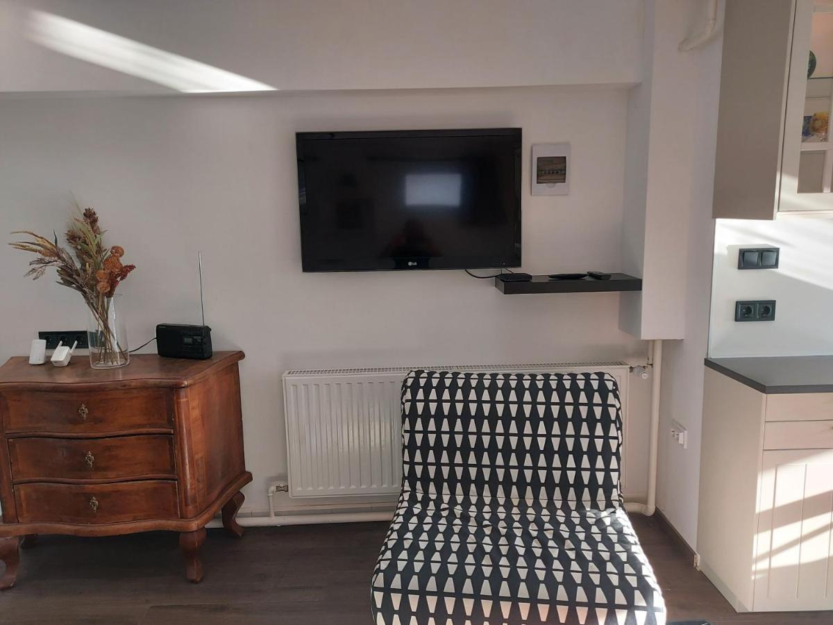 2+2Szemelyes Apartman Kerttel Apartment Szekesfehervar Exterior photo