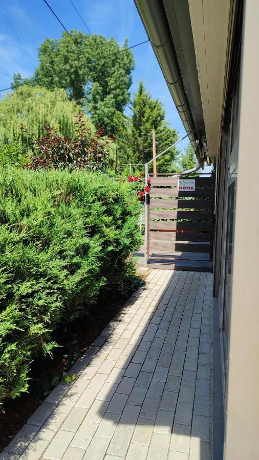 2+2Szemelyes Apartman Kerttel Apartment Szekesfehervar Exterior photo